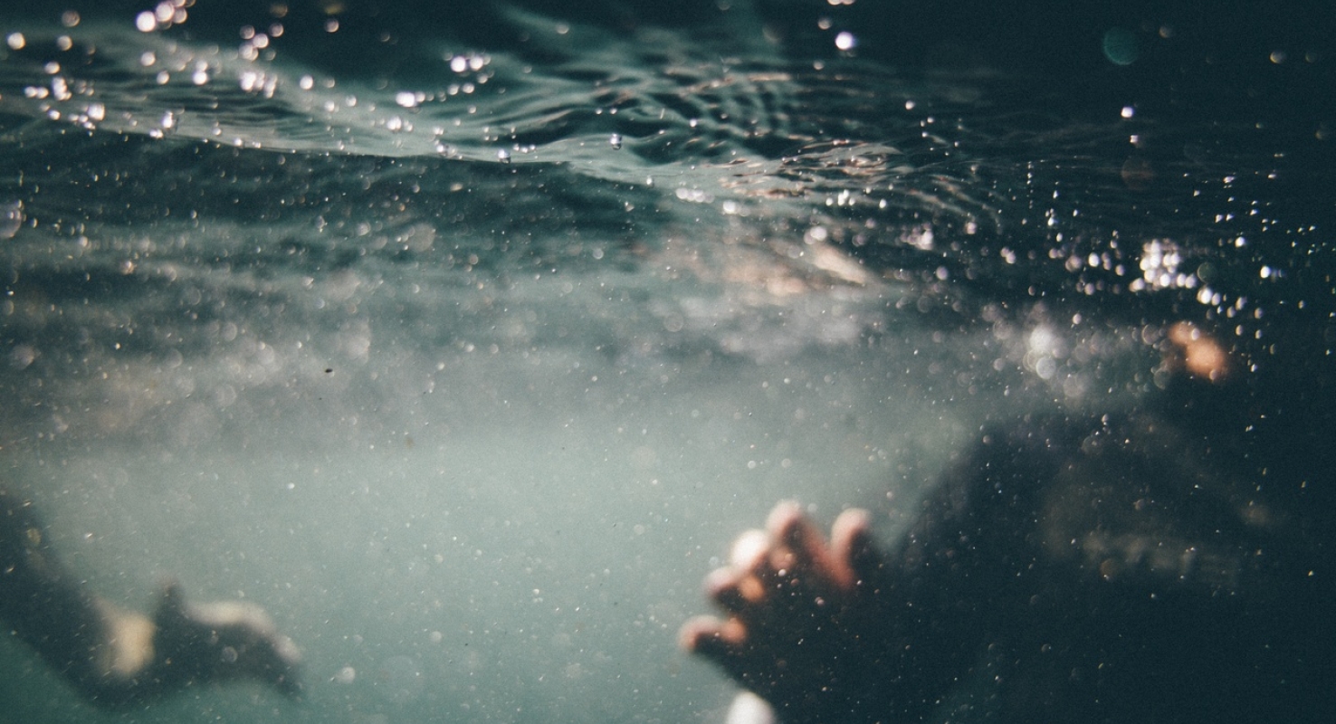 Te water raken