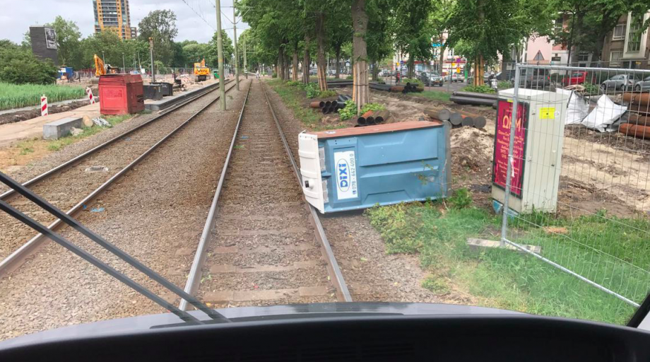 Zet dixi's goed vast zodat ze niet weg- of omwaaien bij harde wind